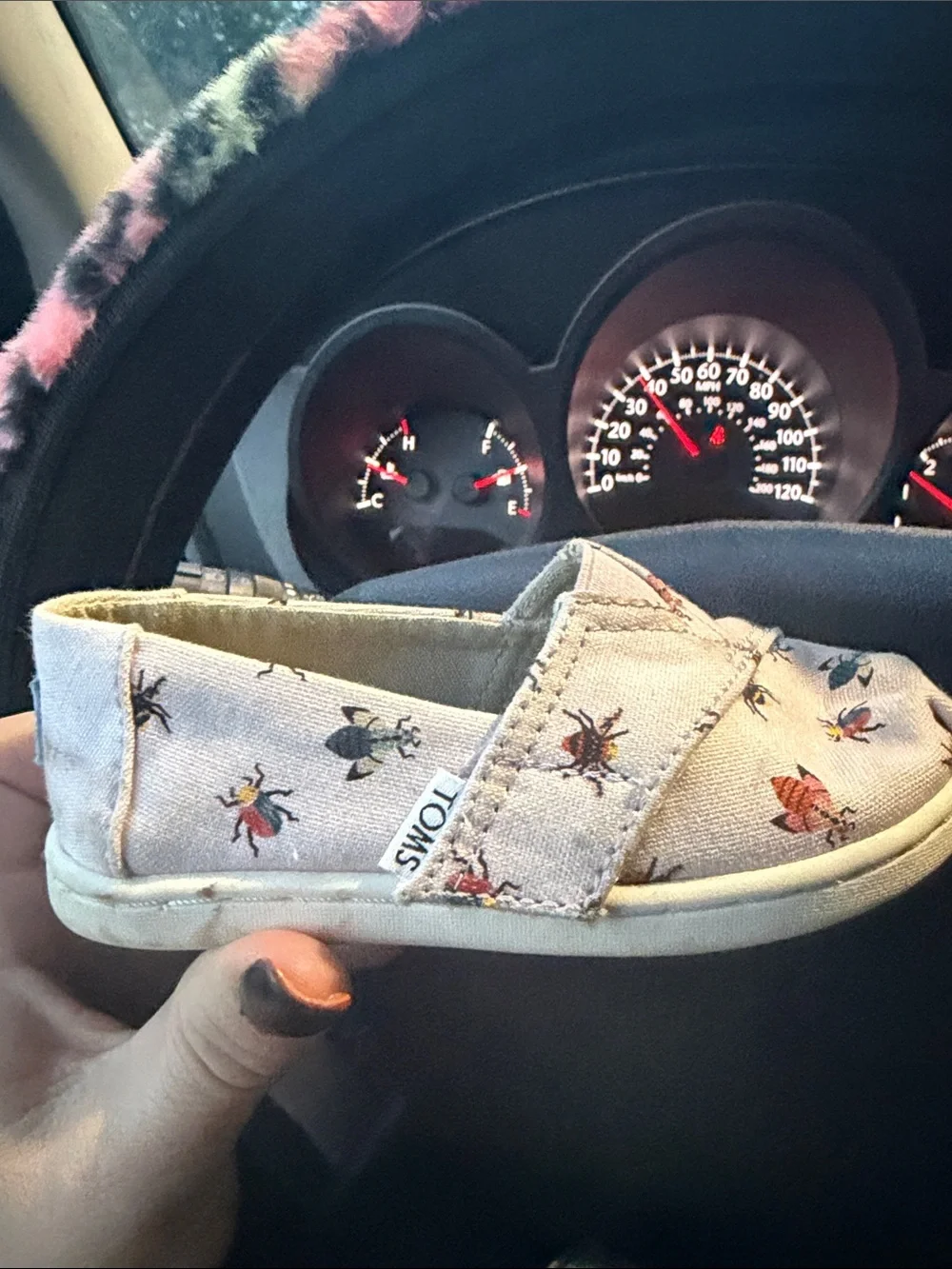 Toms Kids Slip-On Moccasins in Light beige with Bug Print SIZE 7